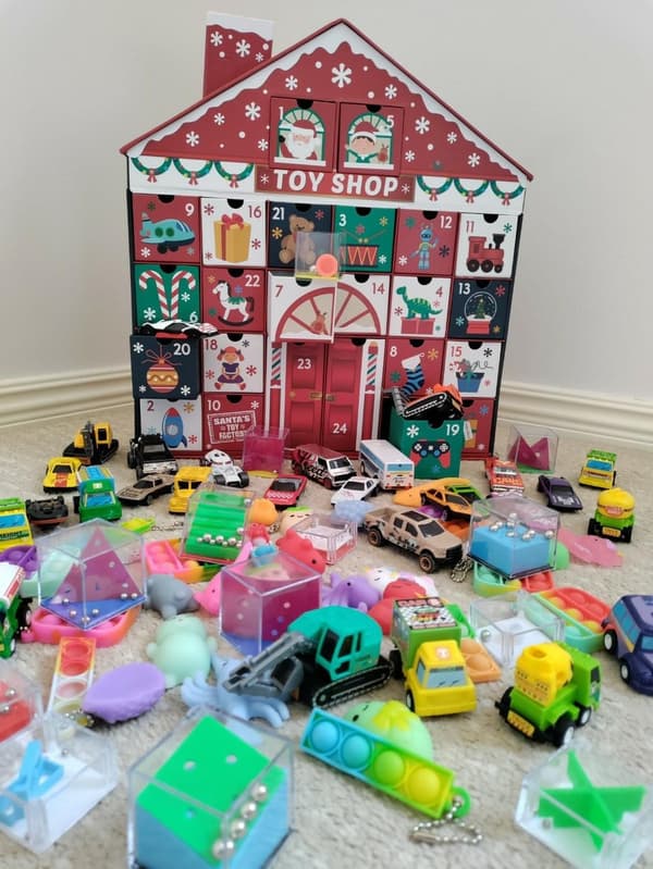 Återanvändbar Adventskalendrar Fylld m Bilar MindGame Squishy Pop-it mm