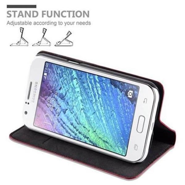 Samsung Galaxy J1 2015 (5) Fodral i ÄPPELRÖD från Cadorabo (INVISIBLE MAGNETIC CLOSURE Design) Fodral med fullständigt skydd