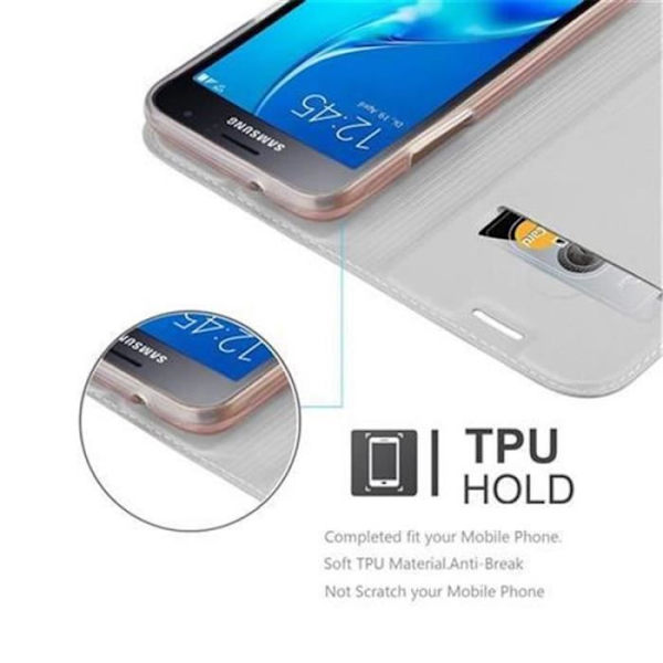 Samsung Galaxy J1 2016 (6) Fodral i KLASSIGT SILVER från Cadorabo (METALLIC MATT Design) Helt skyddsfodral med flipflik