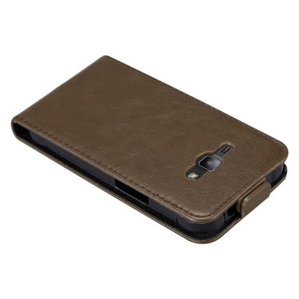 Coque - CADORABO - Samsung Galaxy J1 2015 - Syntetiskt läder - Brun - Magnetstängning kastanj
