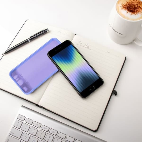 Skal för iPhone SE4 Stötabsorberande i LIQUID LIGHT PURPLE Violett