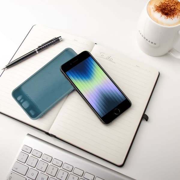 Skal för iPhone SE4 Stötabsorberande i LIQUID GREEN Grön