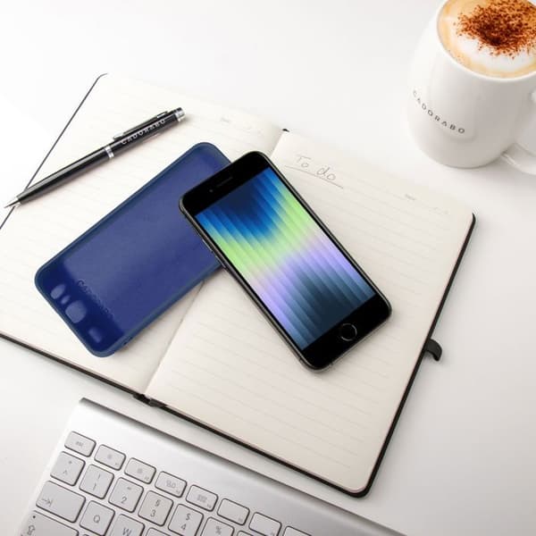 Skal för iPhone SE4 Stötabsorberande i LIQUID BLUE Blå
