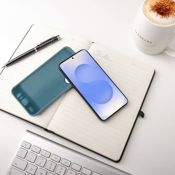 Skyddande stötsäker skal för Samsung Galaxy S25 Plus i LIQUID GREEN Grön