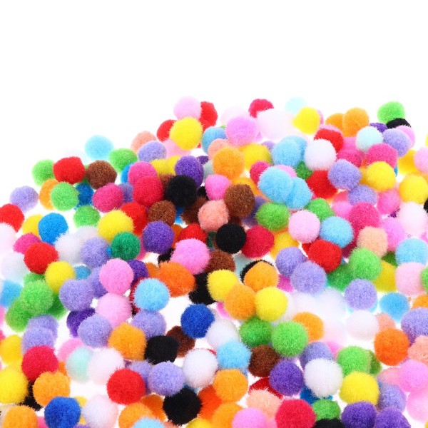 Färgade pompombollar