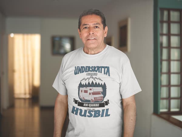 Underskatta aldrig en gubbe med en husbil vit t-shirt White M[RM] White m
