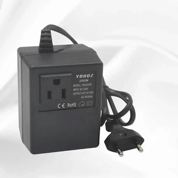 2X strømtransformator spenningsregulator 220V til 110V spenningsomformer nedtrappingstransformator 220 EU-plugg inverter 300W Black