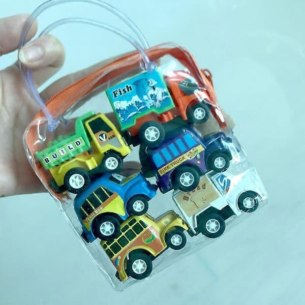 Oplev den ultimative samling af miniaturekøretøjer med dette 6-delte sæt af pull-back og inertidrevne legetøjsbiler. Hver bil er en detaljeret