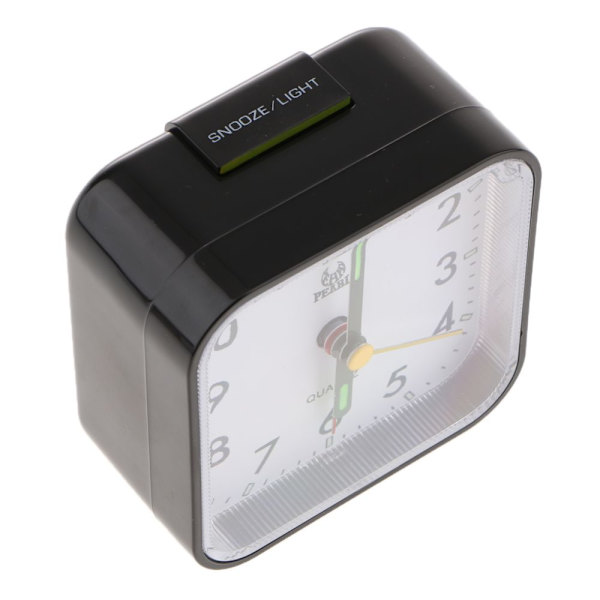 Batteridriven reseväckarklocka, belysning vid behov och svart snooze