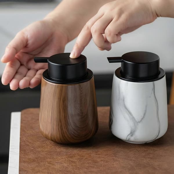 Elegant marmor badeværelsestilbehør salviegrøn sæbedispenser sæt med bakke tilføjer stil til rummet gray wood grain
