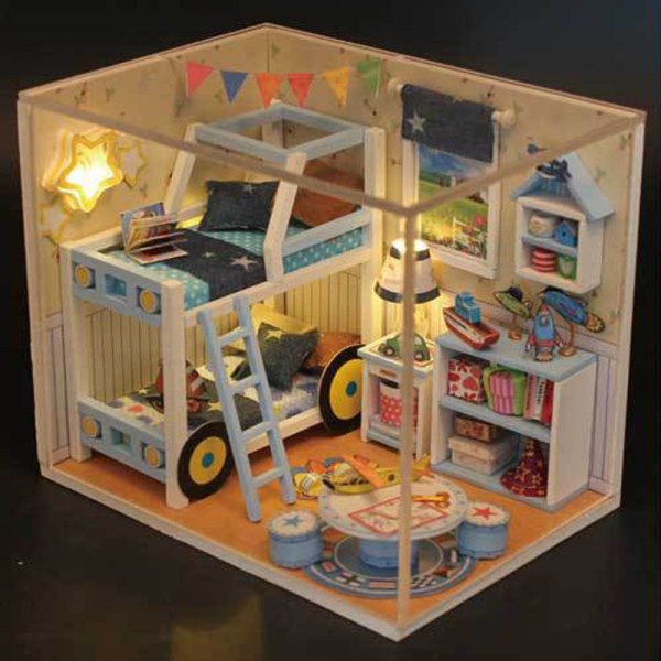 Charles's Room Chest Trä Hand Held Miniatyr Dollhouse Kit