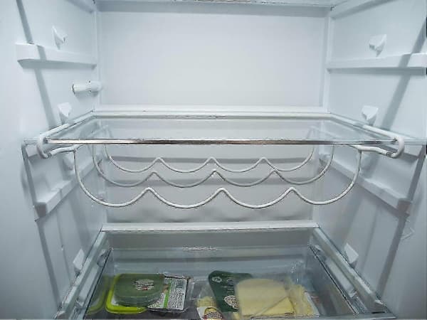 Yleiskäyttöinen jääkaapin pulloteline 3 pullolle - Hyvä