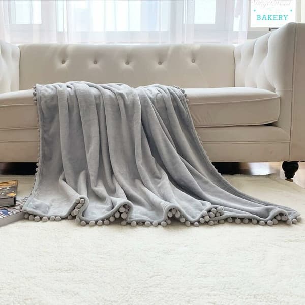 [RM]Flannel Blanket with Pompon, Soft Blanket Comfortable Bed Blanket Soft Throw Blanket for Sofa Bed Suitable for All Seasons (Light Grey, 150x200 cm)