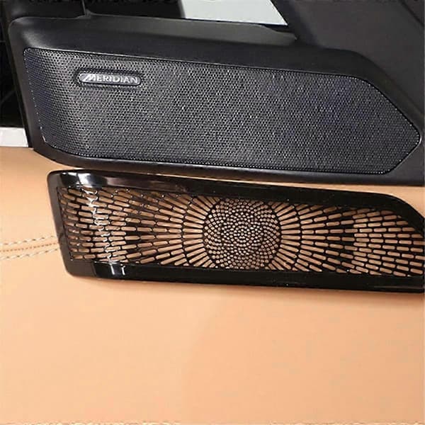 Range Rover L460 2023 Ovenkaiuttimen suojuksen koristetarra