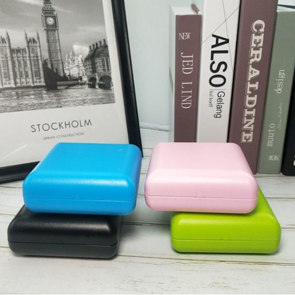 Klassisk enkel fyrkantig batteridriven mini reseväckarklocka röd mini väckarklocka