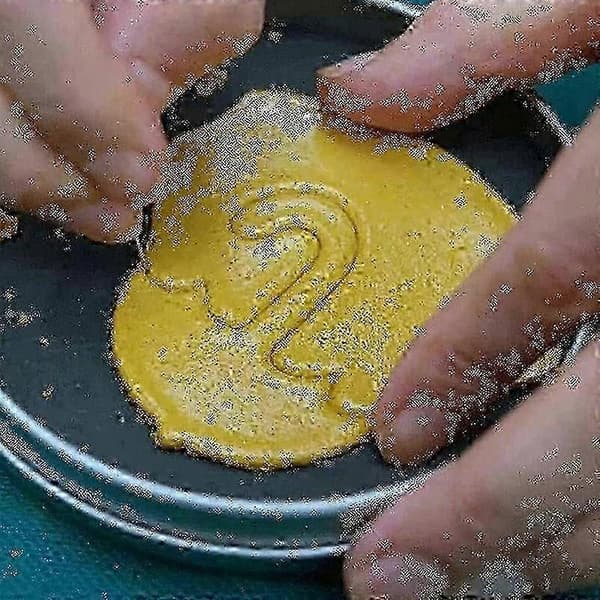 24-dele kageudstikkersæt med blikæske og nål til bagehygge