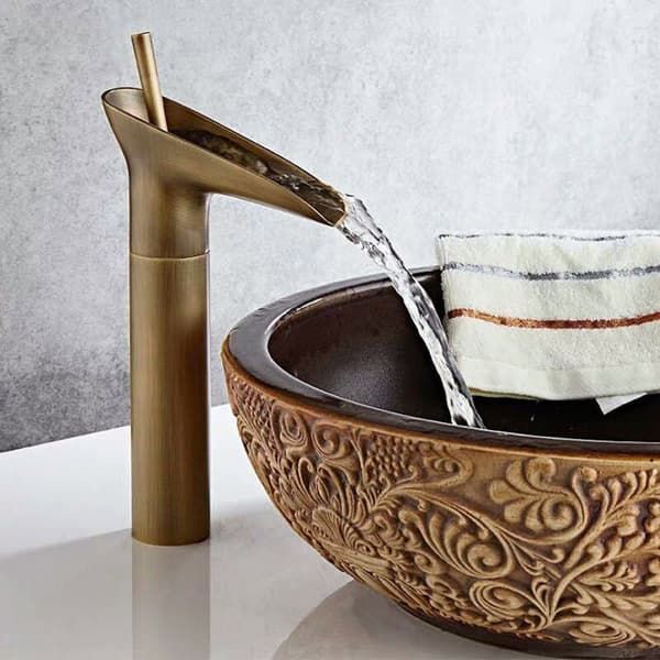 Baderomskran i bronse, ettgrepsblander for høy servant 31,5 cm