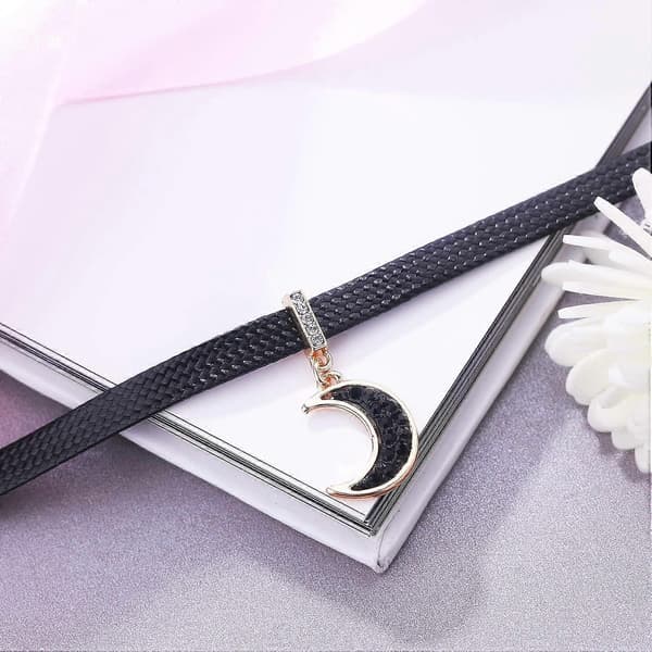 Dame sort choker halskæde, guldfarvet choker, elegant vedhæng