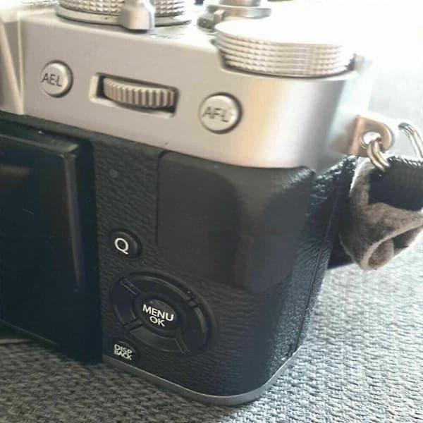 Rear Rubber Thumb Grip for Fuji Fujifilm X-T10 X-T20 Camera Replacement Part