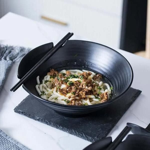 Sæt med 2 ramen-skåle – Traditionelt japansk servicesæt med spisepinde og ske, sort YYV