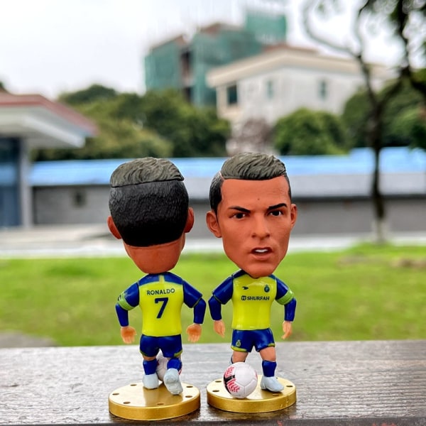 Prydnad fotbollsklubb världscup souvenir docka Riyadh Ronaldo doesn’t smile