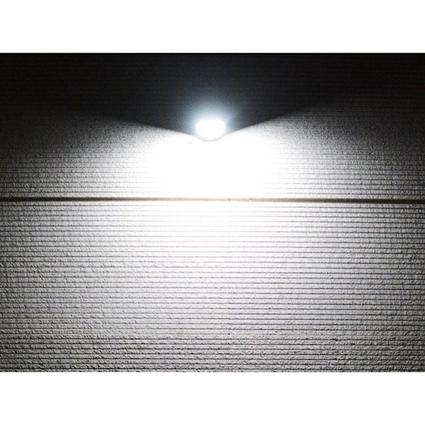 18LED Soldriven Säkerhets Rörelsesensor Spotlight Varmvit Utomhuslampa