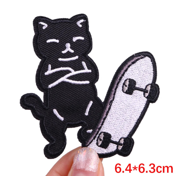 Iron on Patches Cartoon Anime Patches Broderade applikationssats 5 st slumpmässig färg PE7195CT