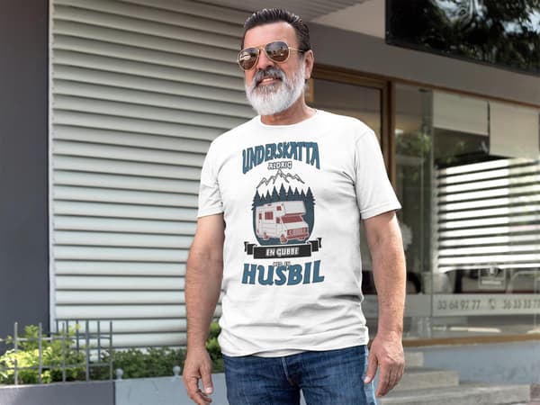Underskatta aldrig en gubbe med en husbil vit t-shirt White M[RM] White m
