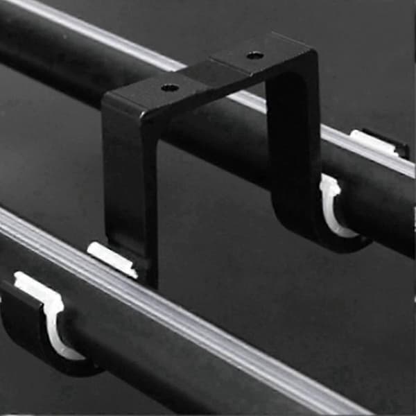 2 stk. sorte takfester i aluminiumslegering for doble gardinstenger, støtter for vindusdekor