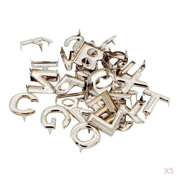 130 st DIY Engelska Bokstäver Metall Nitar Dubbar för Kläder Hatt Dekoration