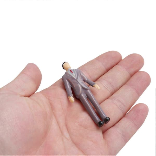 50 stk. G-skala 1:30 blandede malede modelfigurer til tog, park og gade
