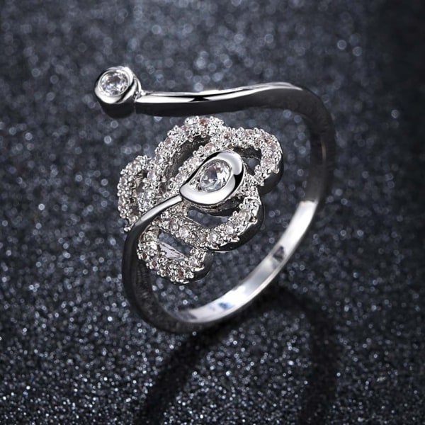 Vacker ring av hög kvalitet - strass