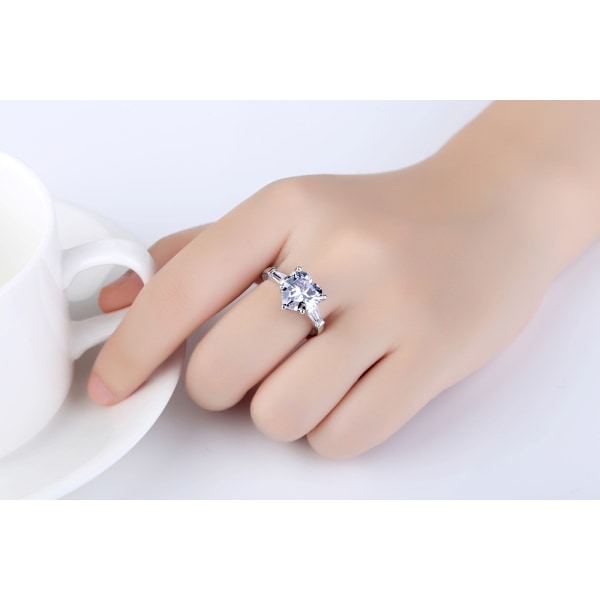 Smuk ring af høj kvalitet - stor rhinsten krystal