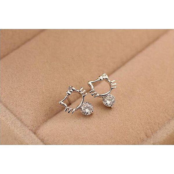 Beautiful earrings with hello kitty, rhinestones