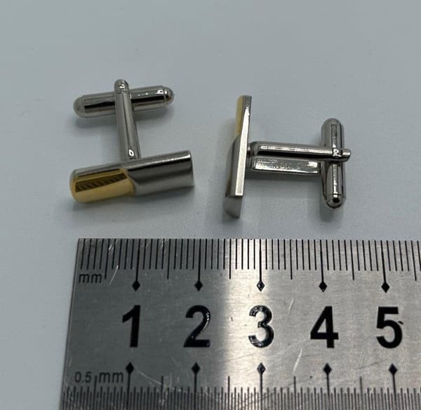 ainutlaatuiset kalvosinnapit Silver