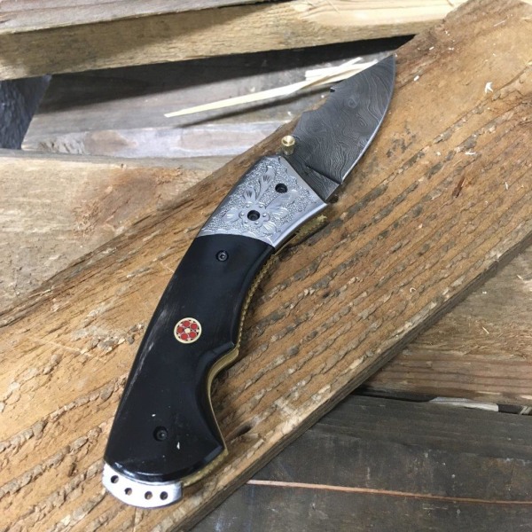 Handgjord kniv - unik och vacker damscus fällkniv / jaktkniv Svart