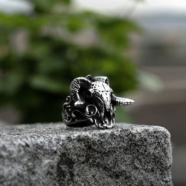 Ring med baggskalle – storlek 13 #13