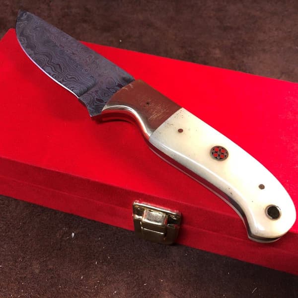 Handgjord Jaktkniv Damascus kamelben Vit