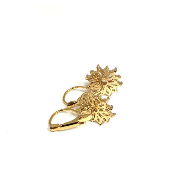 Beautiful earrings of high quality, flowers
