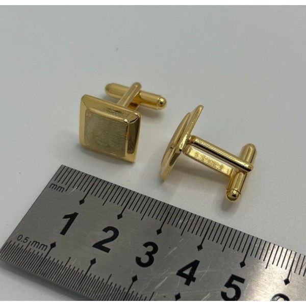ainutlaatuiset kalvosinnapit Gold