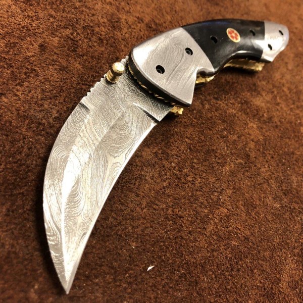 Handgjord kniv - unik och vacker damscus / damaskus fällkniv / j Svart