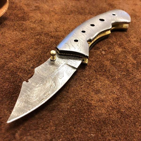 Handgjord kniv - unik och vacker damscus / damaskus fällkniv / jaktkniv grå