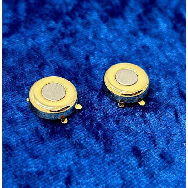 ainutlaatuiset kalvosinnapit Gold