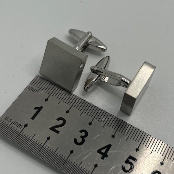 ainutlaatuiset kalvosinnapit Silver