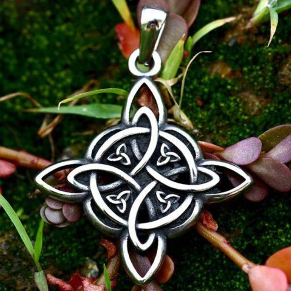 Pendant - Nordic Mythology - Celtic knot