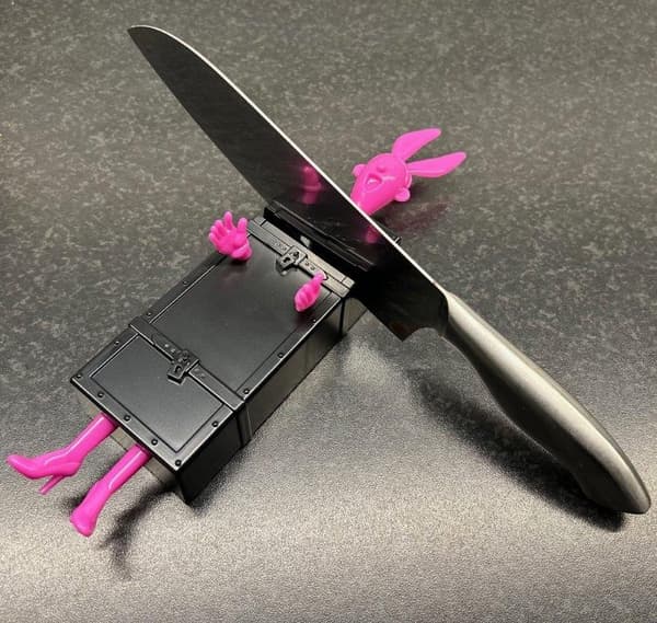 Magician's knife sharpener – black chest with magic trick design