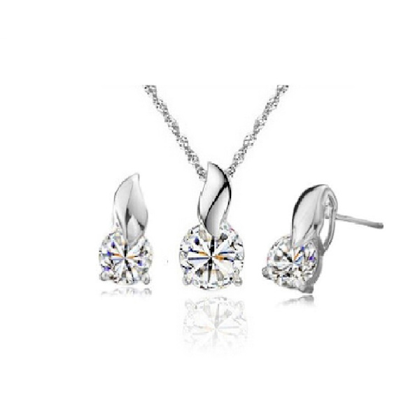 Vackert set matchande örhängen och halsband - modern design