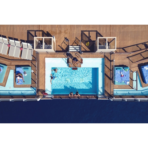 Photosession In The Pool MultiColor 21x30 cm