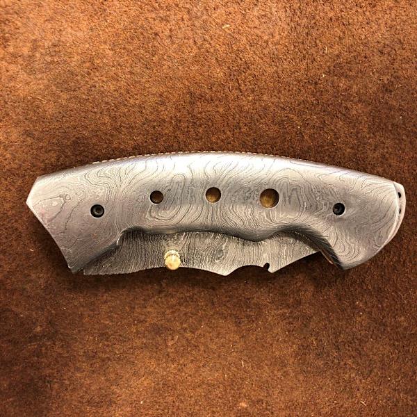 Handgjord kniv - unik och vacker damscus / damaskus fällkniv / jaktkniv grå