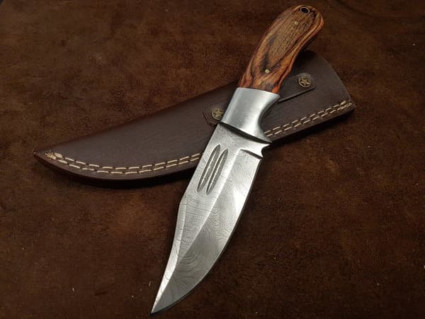 Håndlaget Jaktkniv Damascus Brown